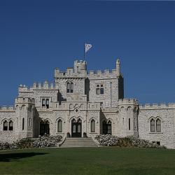 Le chateau d hardelot etait un chateau fort situe sur la commune de condette dans le pas de calais en france le chateau actuel est un manoir acheve au debut du xxe siecle